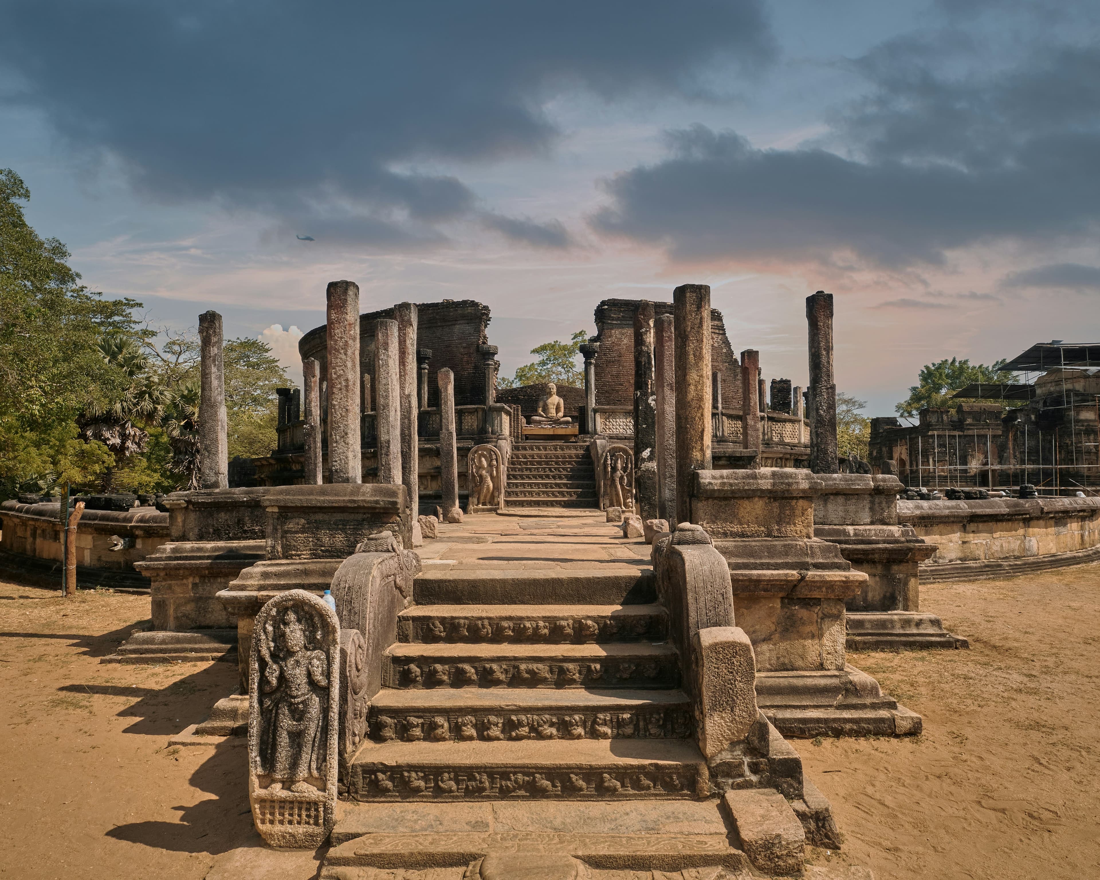 Ancient circular relic house and exquisite stone moonstone carving in Polonnaruwa.